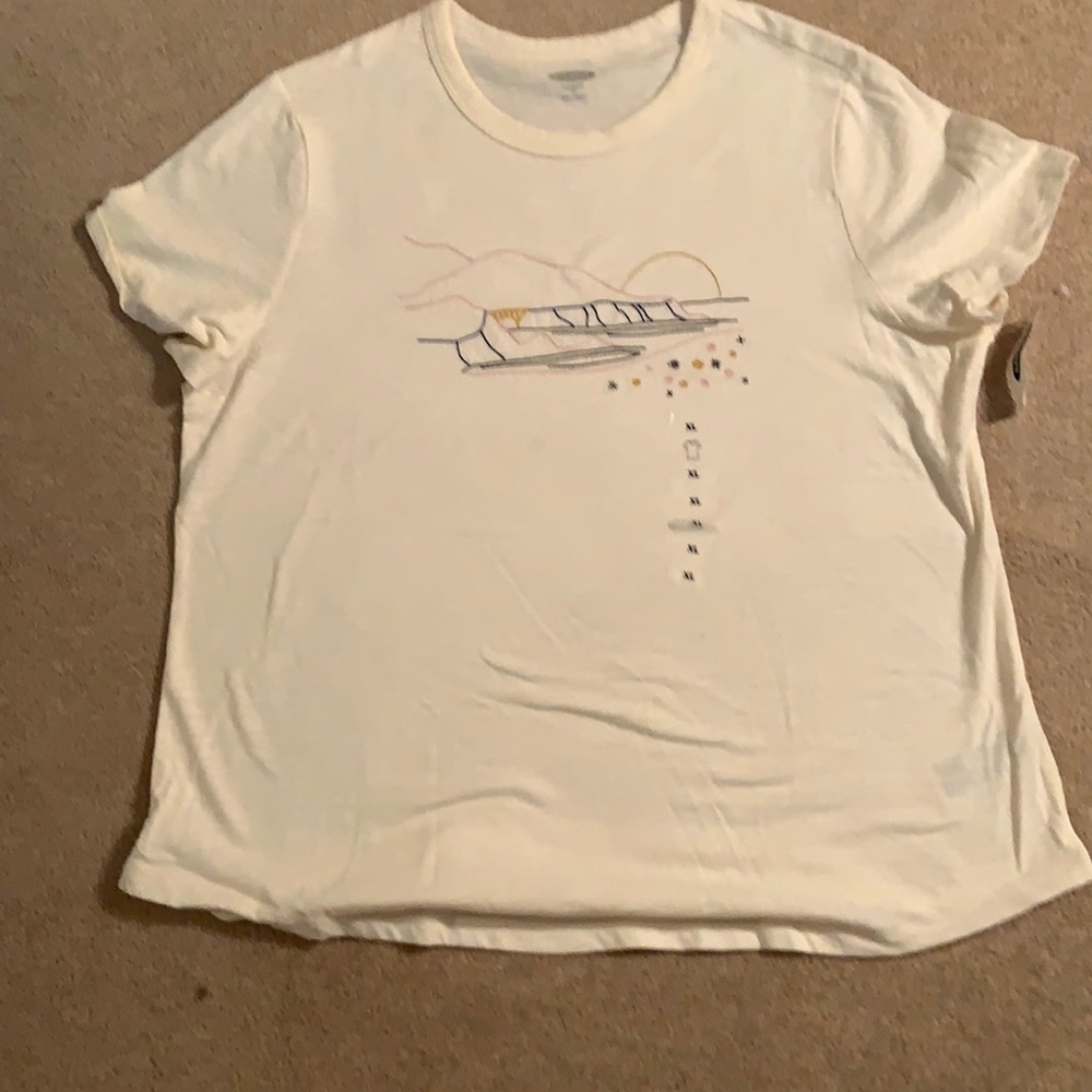 NBW XL Old Navy cream graphic tee